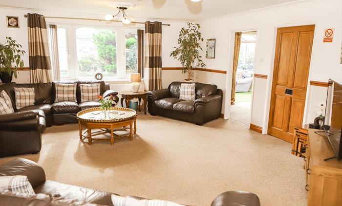 Main 30 ft lounge
